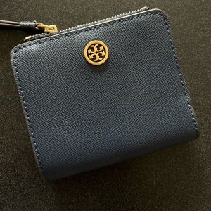 Tory Burch small wallet. Used less than five times. Smoke/pet free home.